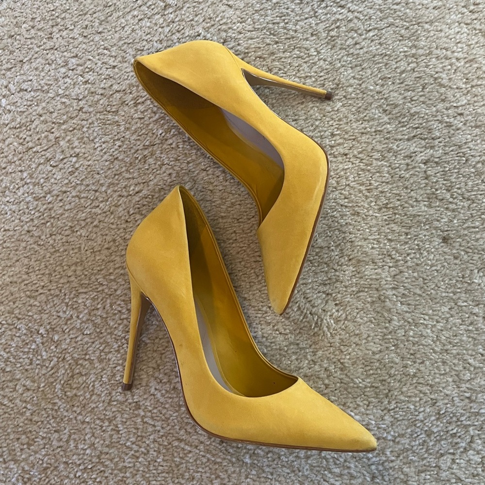 Yellow suede ALDO pointy toe stilletto pumps in US 9/ EU 40.